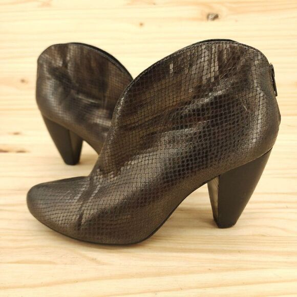 Born On Concept Womens Ankle Boots Sz 7.5 Gray Textured Leather Cone Heel Bootie - Picture 1 of 9